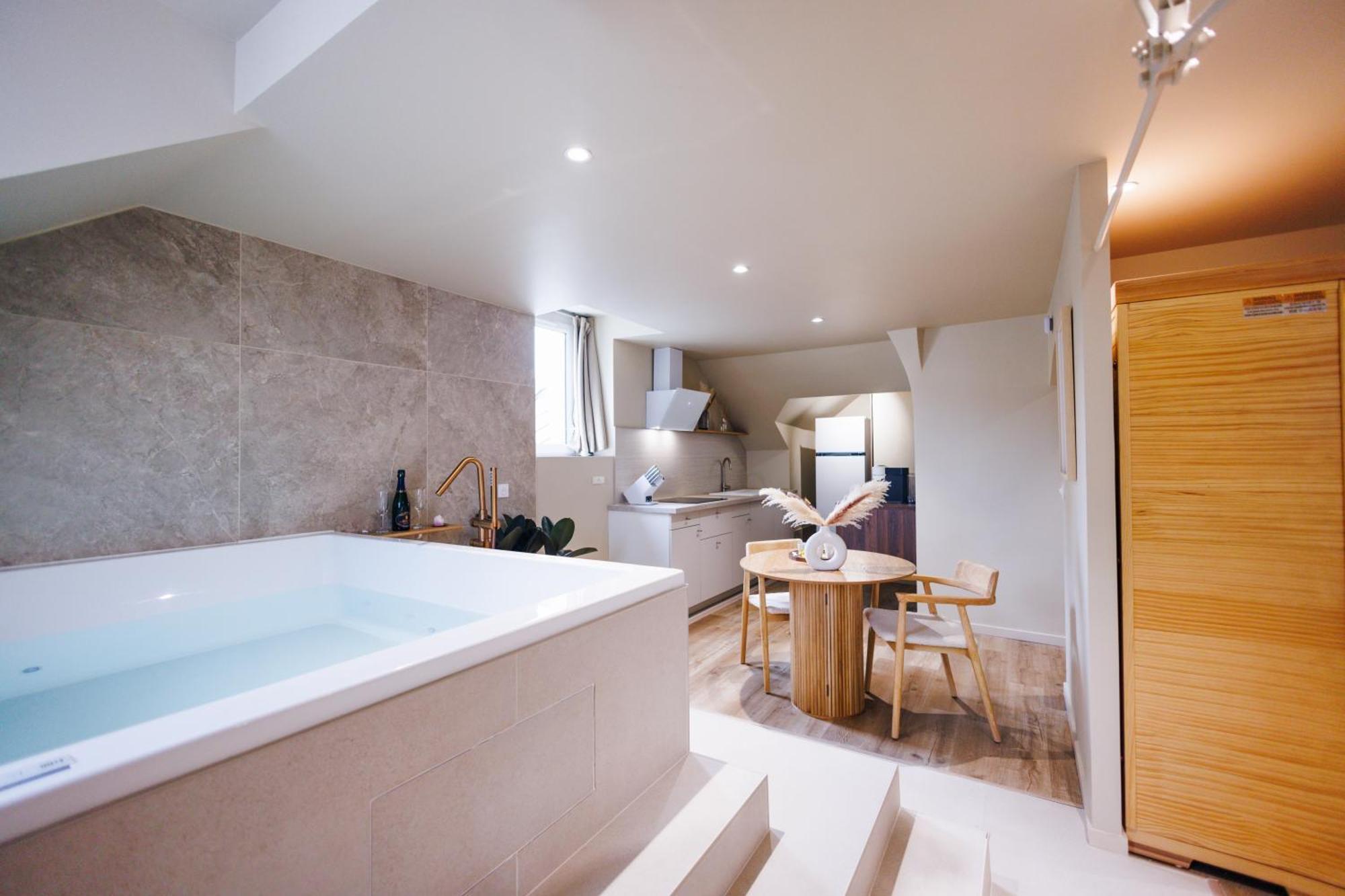 Eden - Luxe, Balneo & Sauna Appartement Le Mans